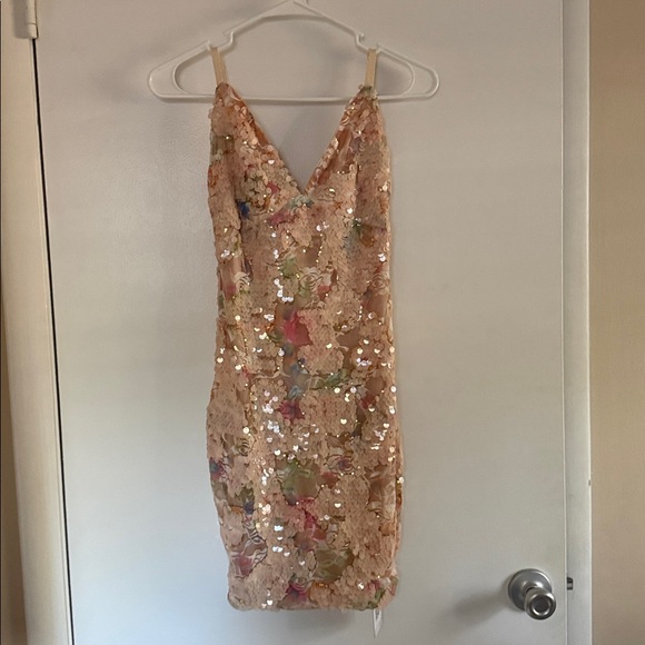 Bella Barnett Dresses & Skirts - Bella Barnett Floral Lace V-Neck Dress